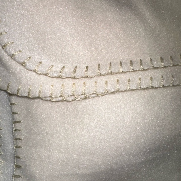 Sentimental throw blanket in Cream. New no tags - Picture 3 of 4